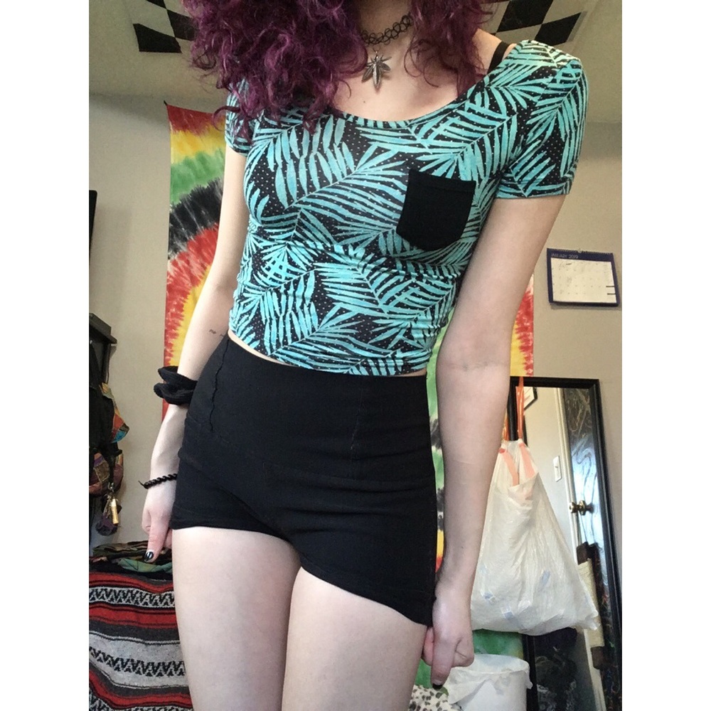 Green and black pocket crop top
